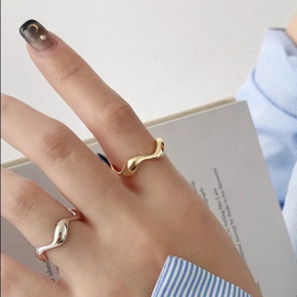 ⚡️🌊 Insta Thin Wave Ring - Picture 6 of 6